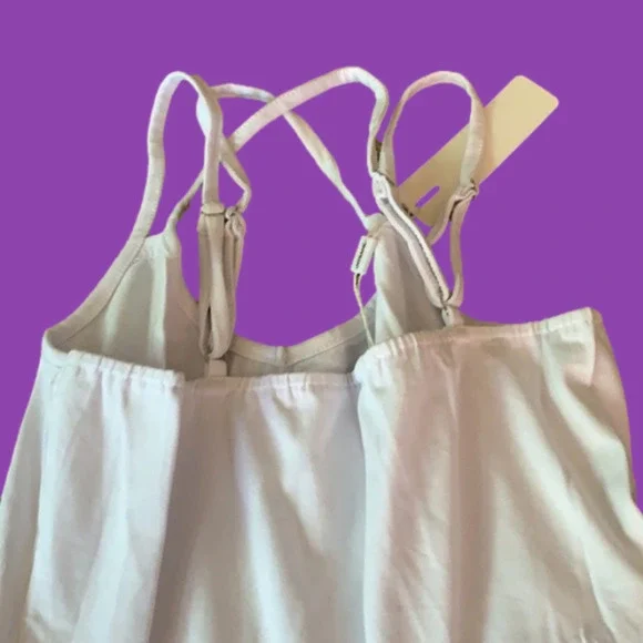 DRESSES - Picture 4 of 9